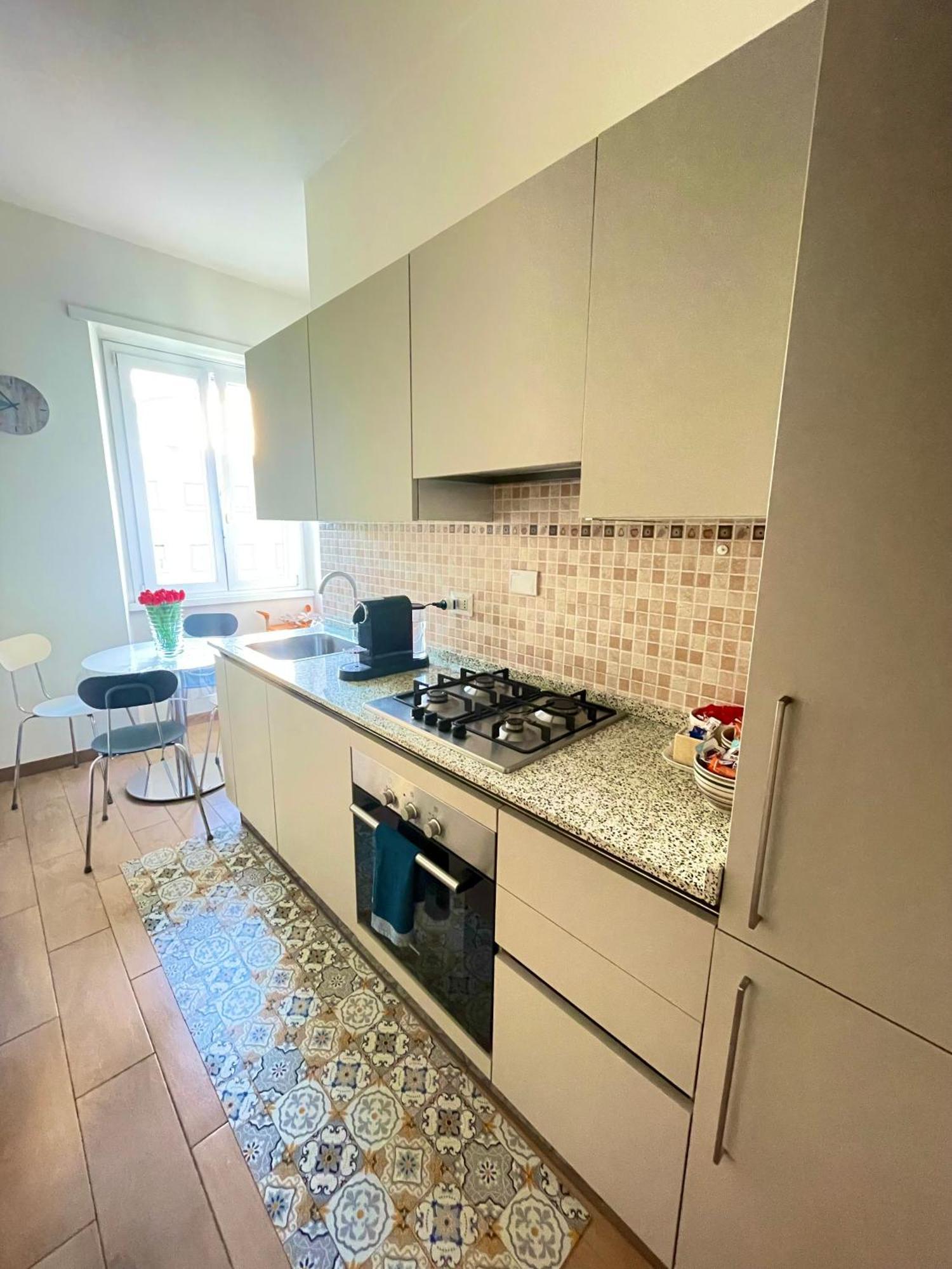 Lucens Domus Appartamento Roma Quartiere Trieste - Vicino Metro B1 - Zewnętrze zdjęcie